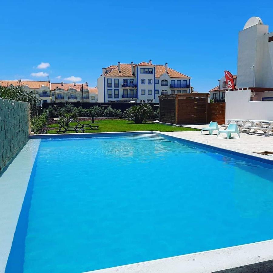 Alex Surf Hostel Baleal Bagian luar foto