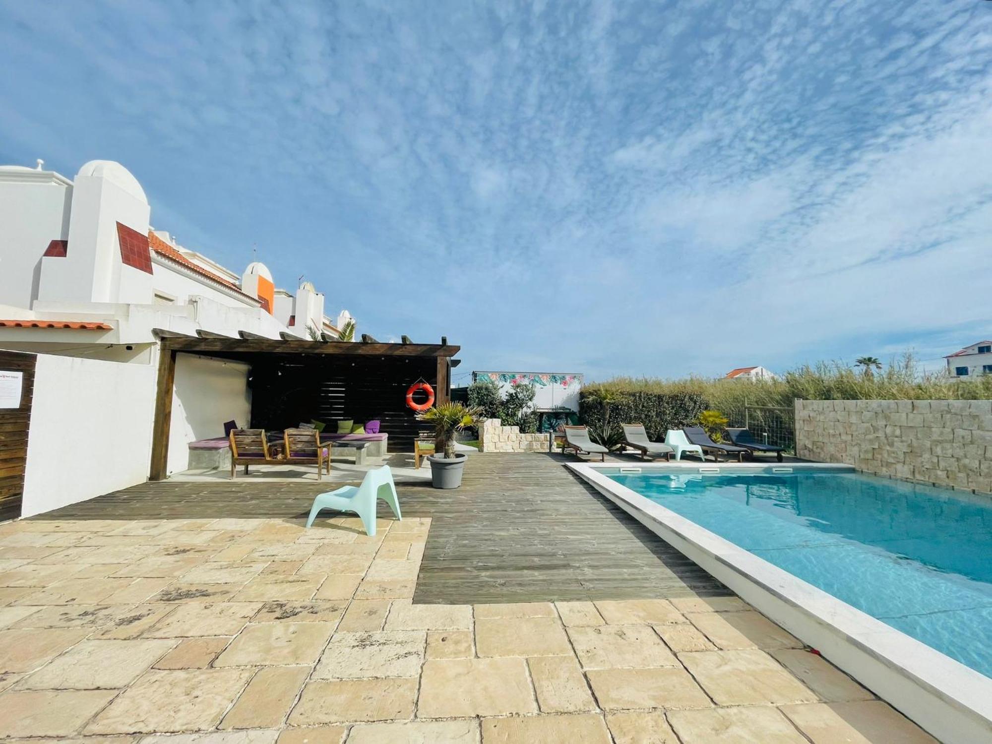 Alex Surf Hostel Baleal Bagian luar foto