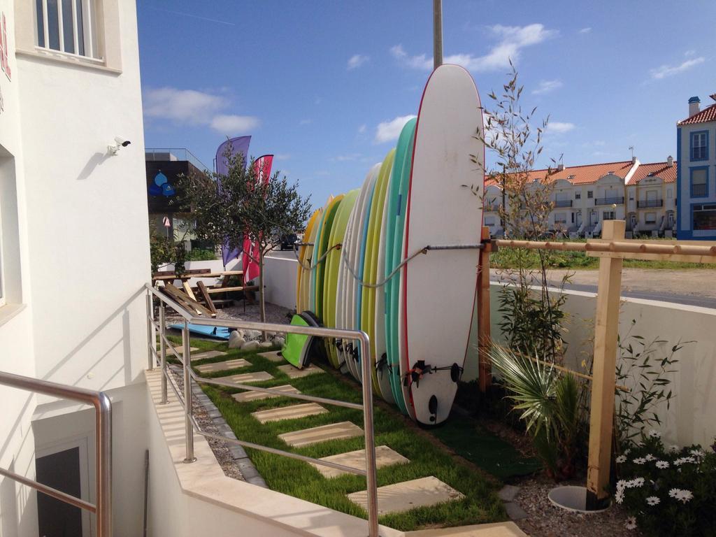Alex Surf Hostel Baleal Bagian luar foto