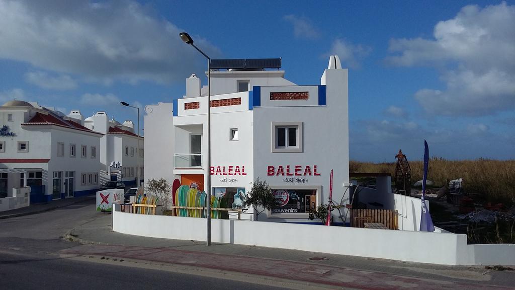 Alex Surf Hostel Baleal Bagian luar foto
